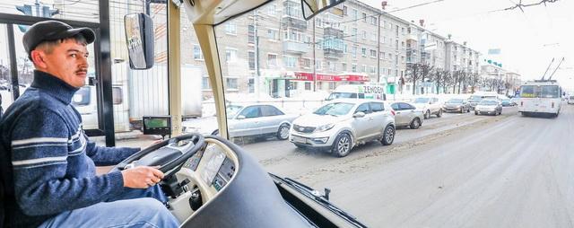 Денис Спирин поздравил чебоксарцев с Днем автомобилиста