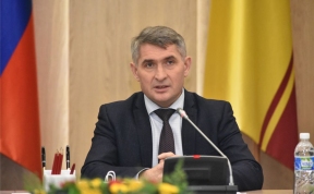 Олег Николаев поздравил жителей Чувашии с Днем государственных символов республики