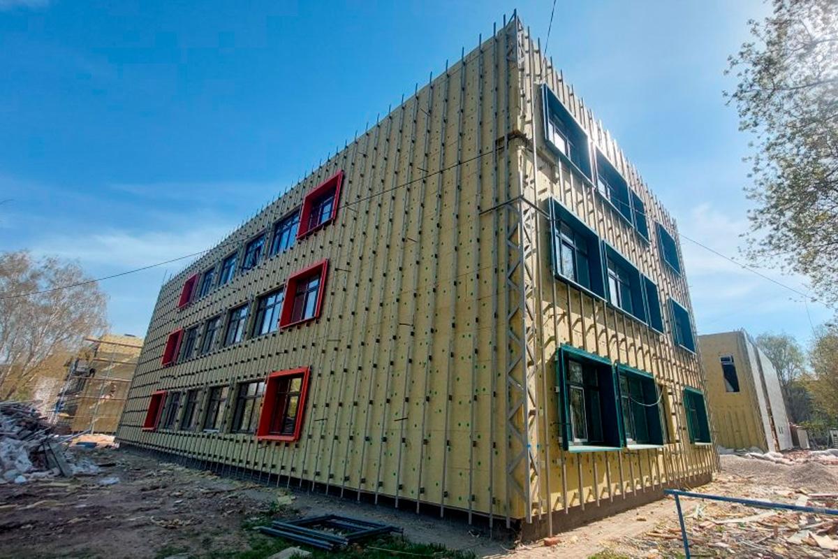 Более 50% работ по реконструкции выполнено в школе в Подмосковье