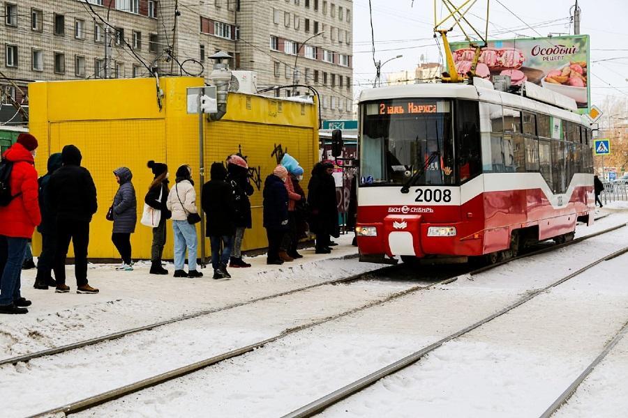 В Новосибирске прокуратура проверит водителя трамвая, который отказался везти пассажиров