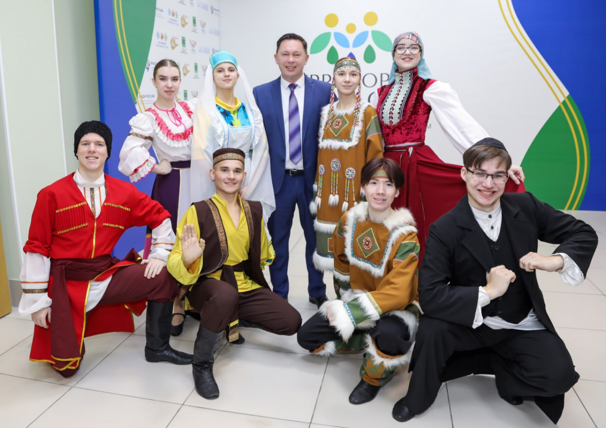 Спикер Заксобрания ЕАО Роман Бойко поздравил жителей региона с Днем народного единства, напомнив о важности сплоченности и взаимном уважении всех россиян