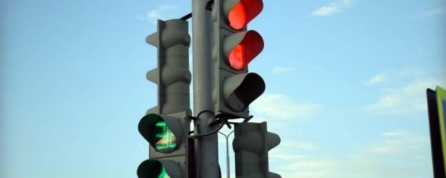 На омском перекрестке у «АТ-Маркета» изменился режим работы светофора