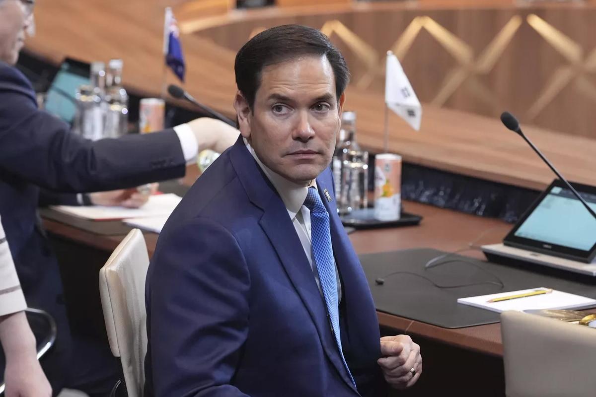 Журналист Латышев: США и РФ ждут, пока ситуация на Украине станет критической