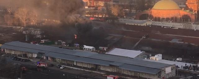 В Москве на площади трех вокзалов загорелся склад