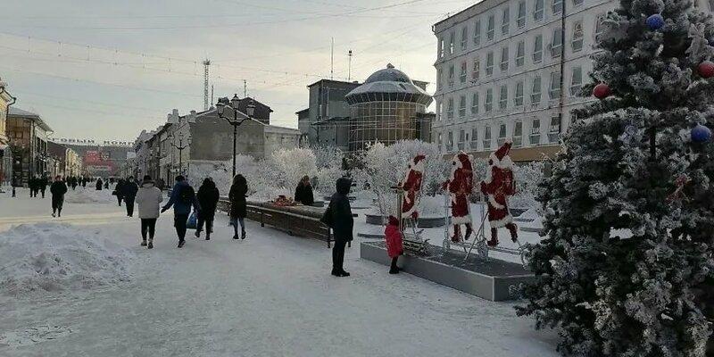 На улице Урицкого и в сквере Кирова в Иркутске заработали новогодние ярмарки