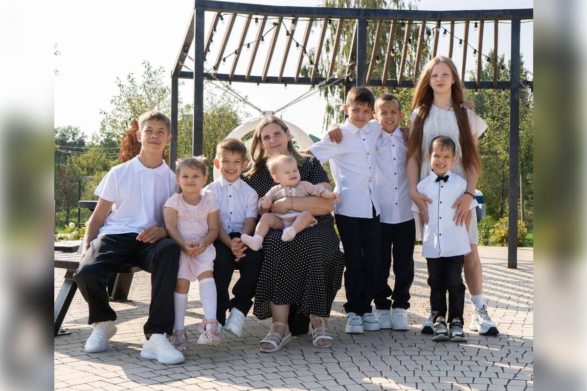 Губернатор Вячеслав Федорищев поручил помочь многодетной семье из Октябрьска, пострадавшей от пожара