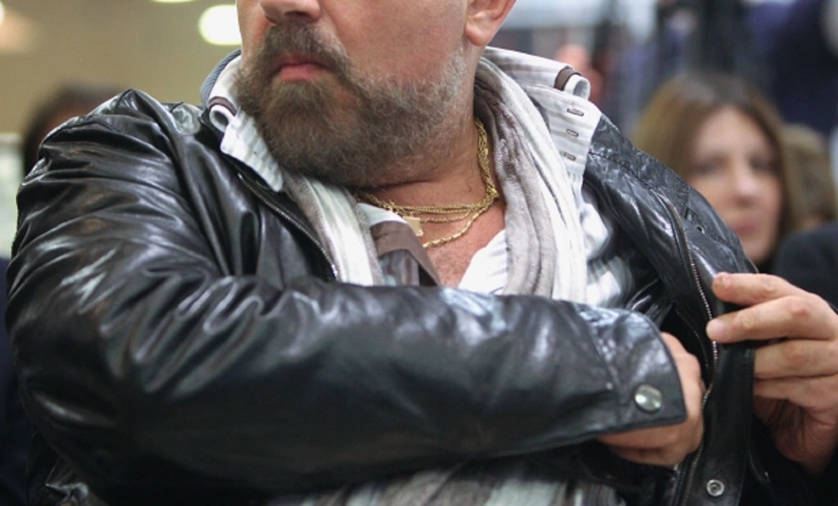 Примерно половина жителей России хотя бы раз в год находит деньги в своей куртке