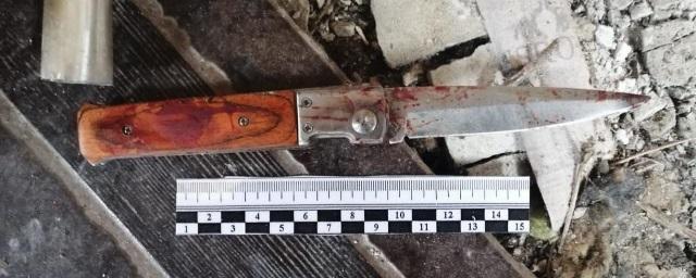 В Свердловской области рабочий нанес соседу множественные ножевые ранения из-за двух конфет