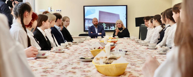 Александр Кулаков провел встречу с победителями и призерами школьных олимпиад из Электрогорска