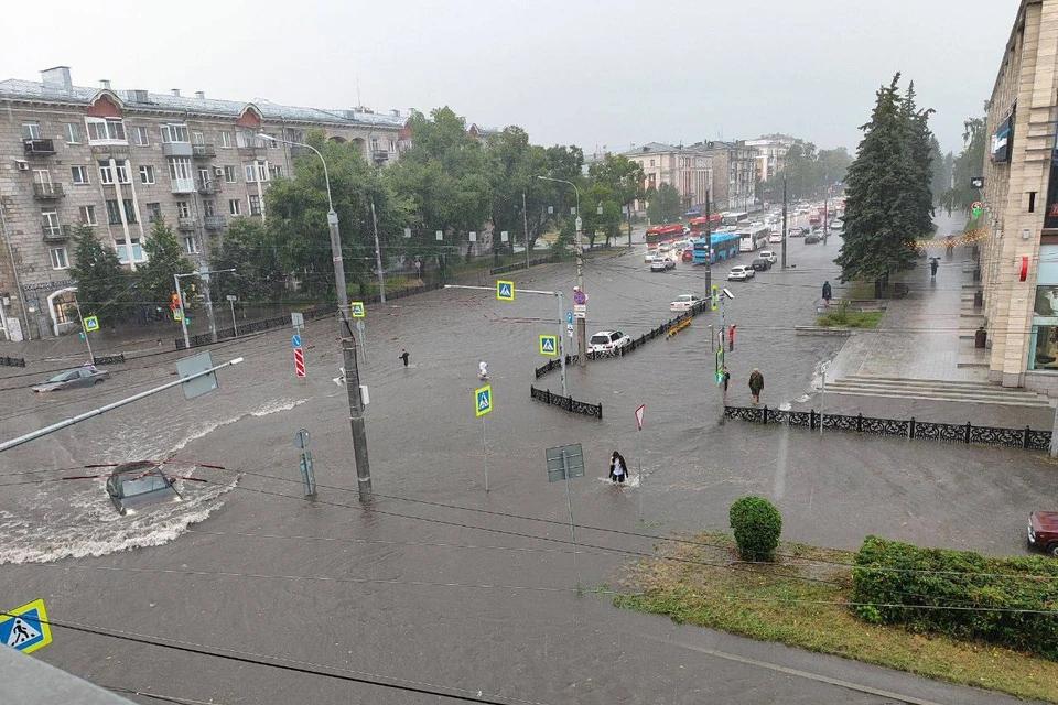 Сильный ливень затопил улицы Новокузнецка