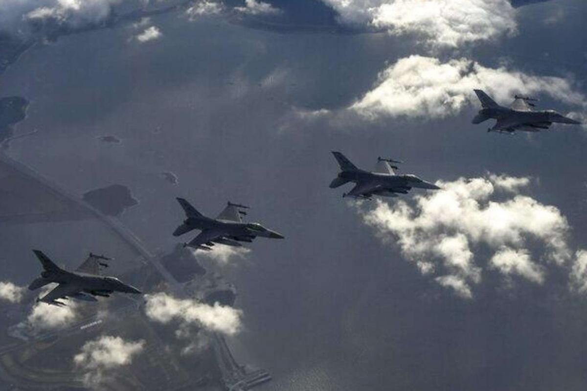 Зеленский заявил о прибытии истребителей F-16 на Украину