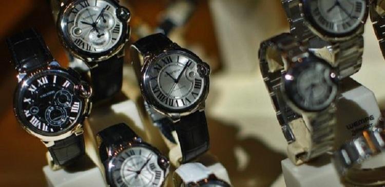 В Москве таможенники изъяли партию швейцарских часов на 100 млн рублей