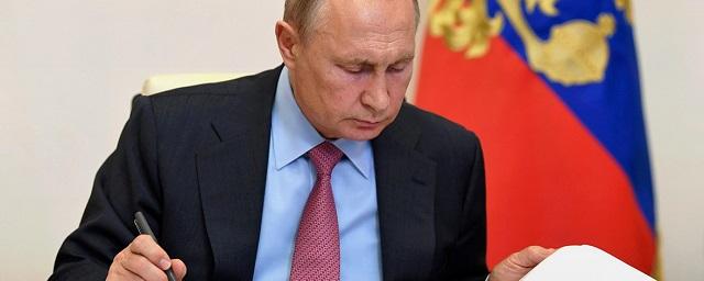Президент Владимир Путин подписал закон об увеличении МРОТ в 2023 году до 16 242 рублей