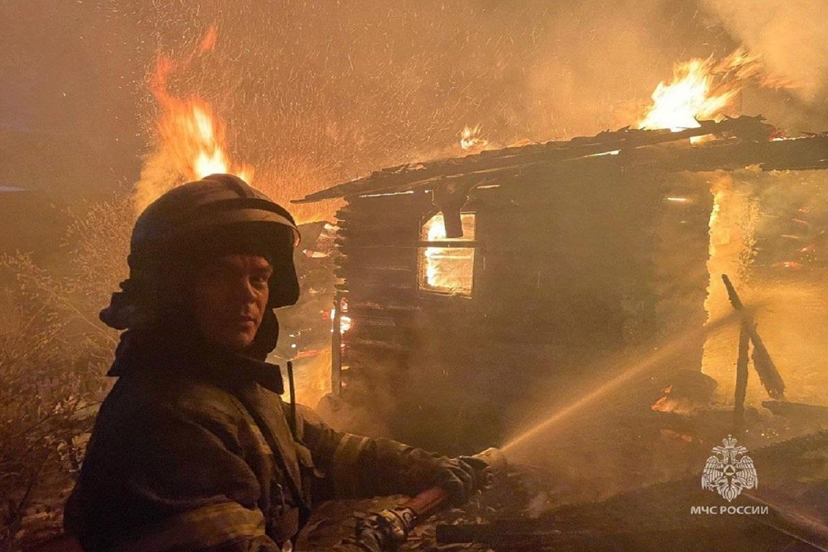 В Красноярском крае в пожаре пострадали два человека