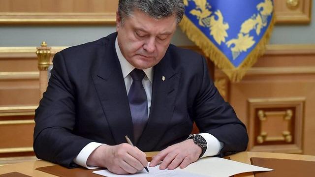 Порошенко ввел санкции против политических партий РФ и Ротенбергов