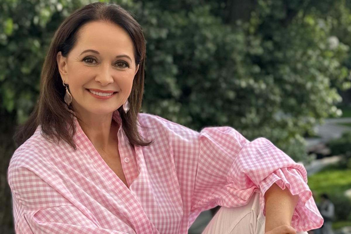 Сбежала от мужа-тирана, родила сына в 44 и видела сны о театре. Как сейчас живёт свободная Ольга Кабо