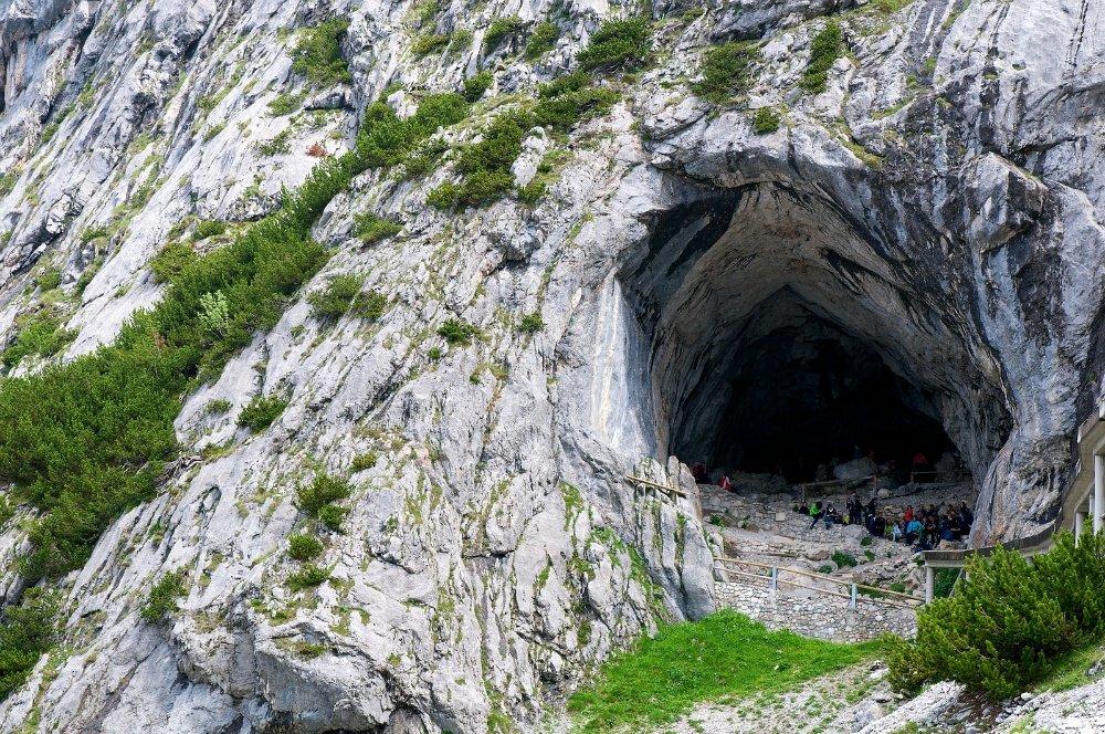В Мексике под пирамидой обнаружили пещеру