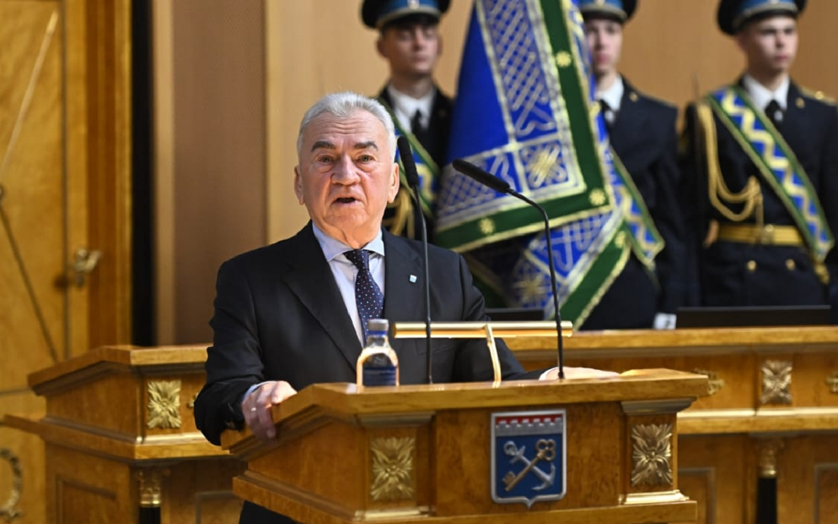 Председатель Заксобрания Ленобласти Сергей Бебенин поздравил жителей региона с Днем народного единства