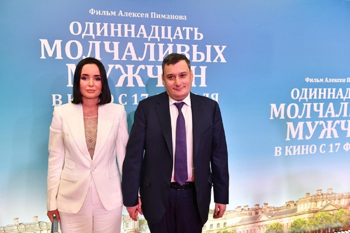 Депутат Госдумы Хинштейн признался, что не смог заставить жену отказаться от Instagram - а весь сам отвечает за информационную политику в России