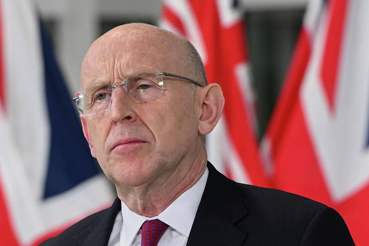 Глава минобороны Британии Хили дал понять Москве о готовности к боевым действиям