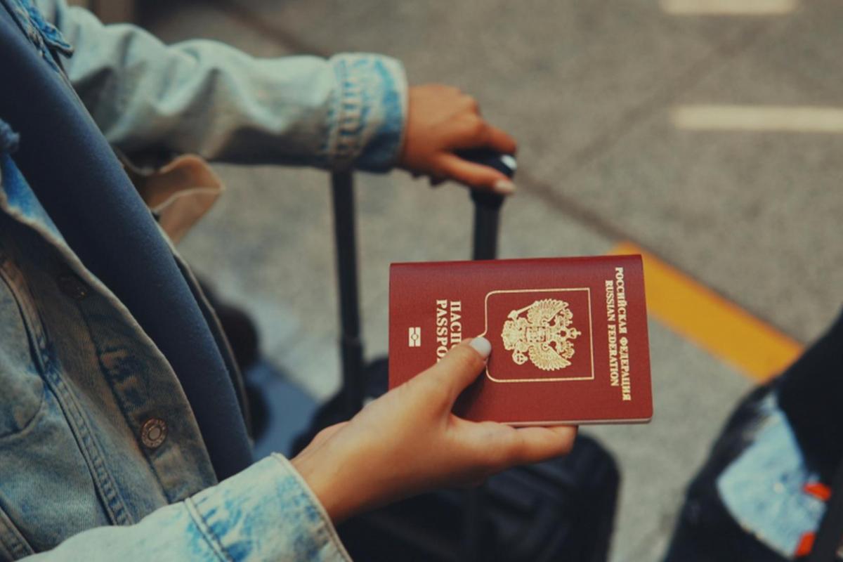 Десятки россиян лишились отпуска из-за проблем с загранпаспортом