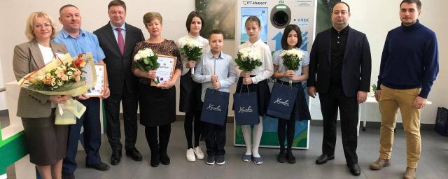 «РТ-Инвест» наградил сотрудников школ Подмосковья за сбор тары через фандоматы