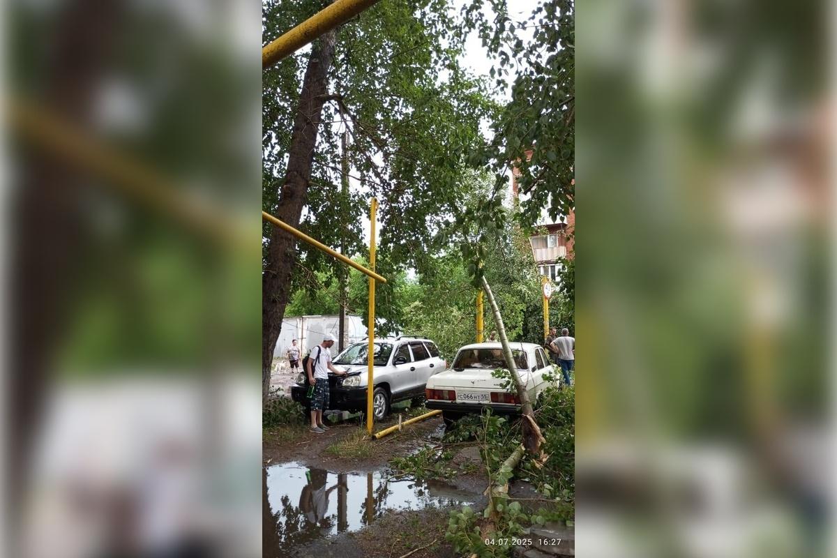 В Омске во время непогоды разрушило систему газоснабжения жилого дома