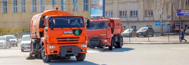 300 уборочных машин очищают новосибирские улицы от пыли и грязи