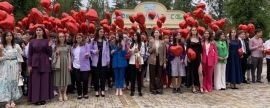Трогательный и торжественный момент: в Черкесске состоялся общегородской выпускной