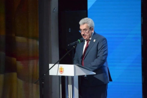 Председатель Госсовета Чувашии Леонид Черкесов наградил победителей конкурса общественных инициатив среди первичных отделений «Единой России»