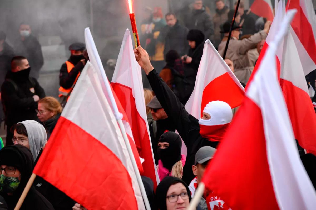 Более 10 тысяч украинцев выехали в Польшу за первую неделю после смягчения ограничений