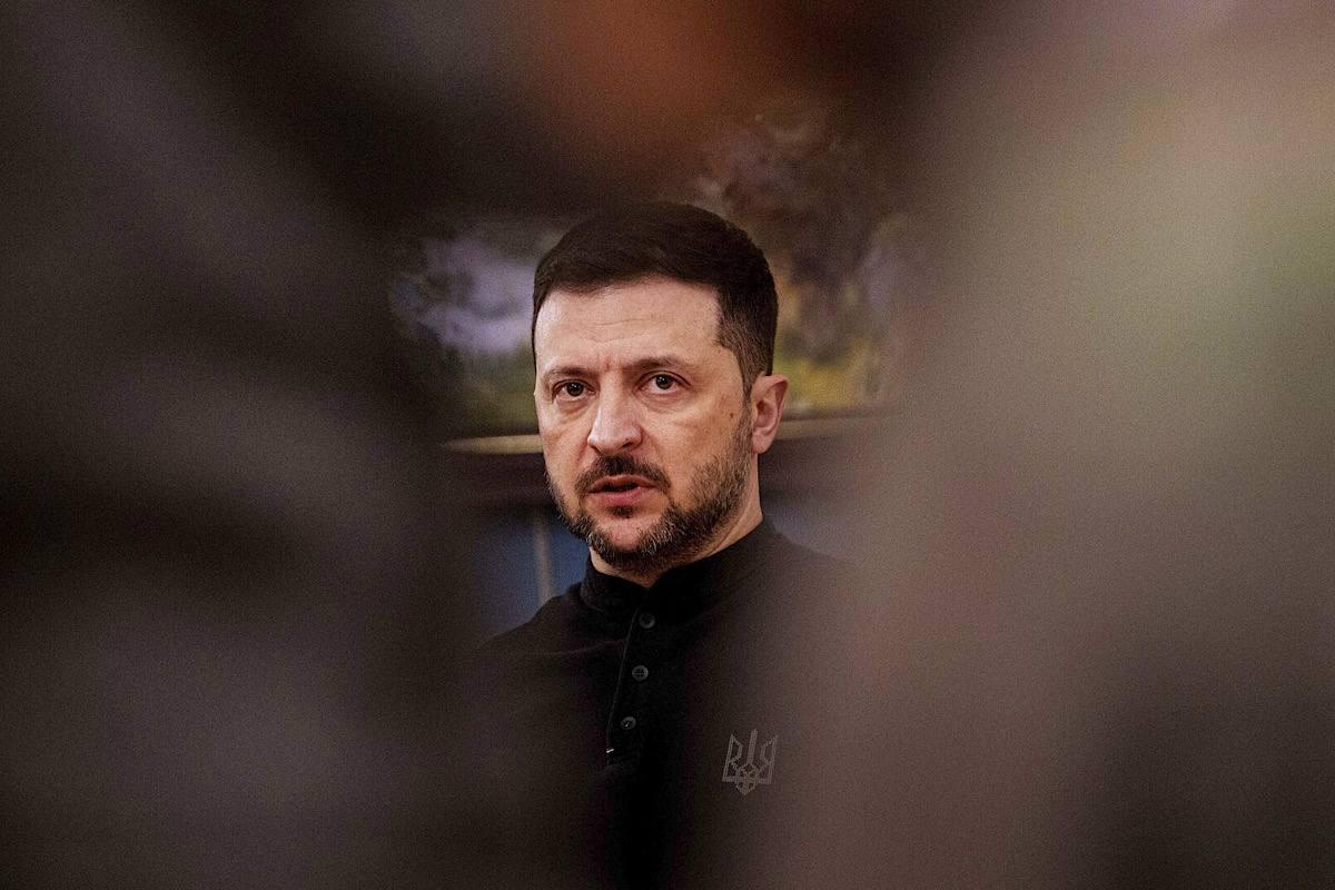 Зеленский заявил, что принимать решения касательно территорий может только он