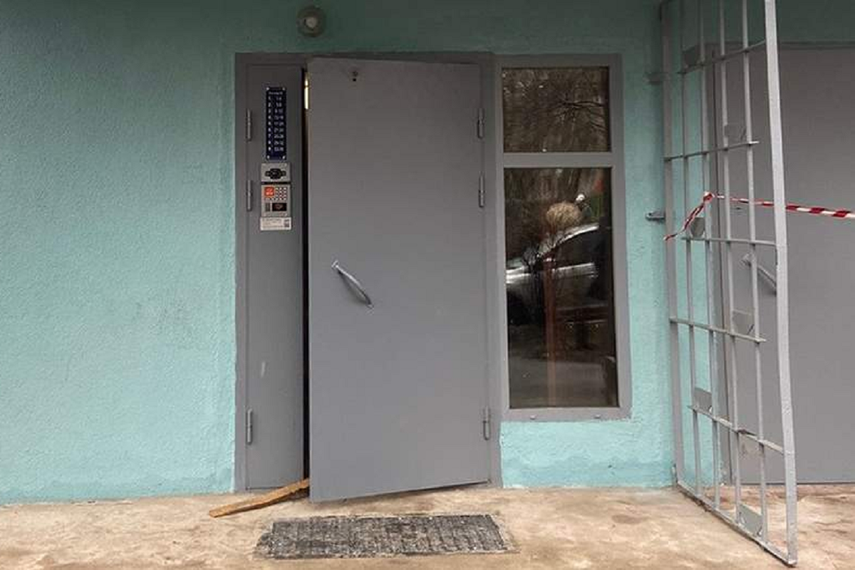 Эксперт Бондарь напомнил, чем грозит установка второй двери в тамбуре