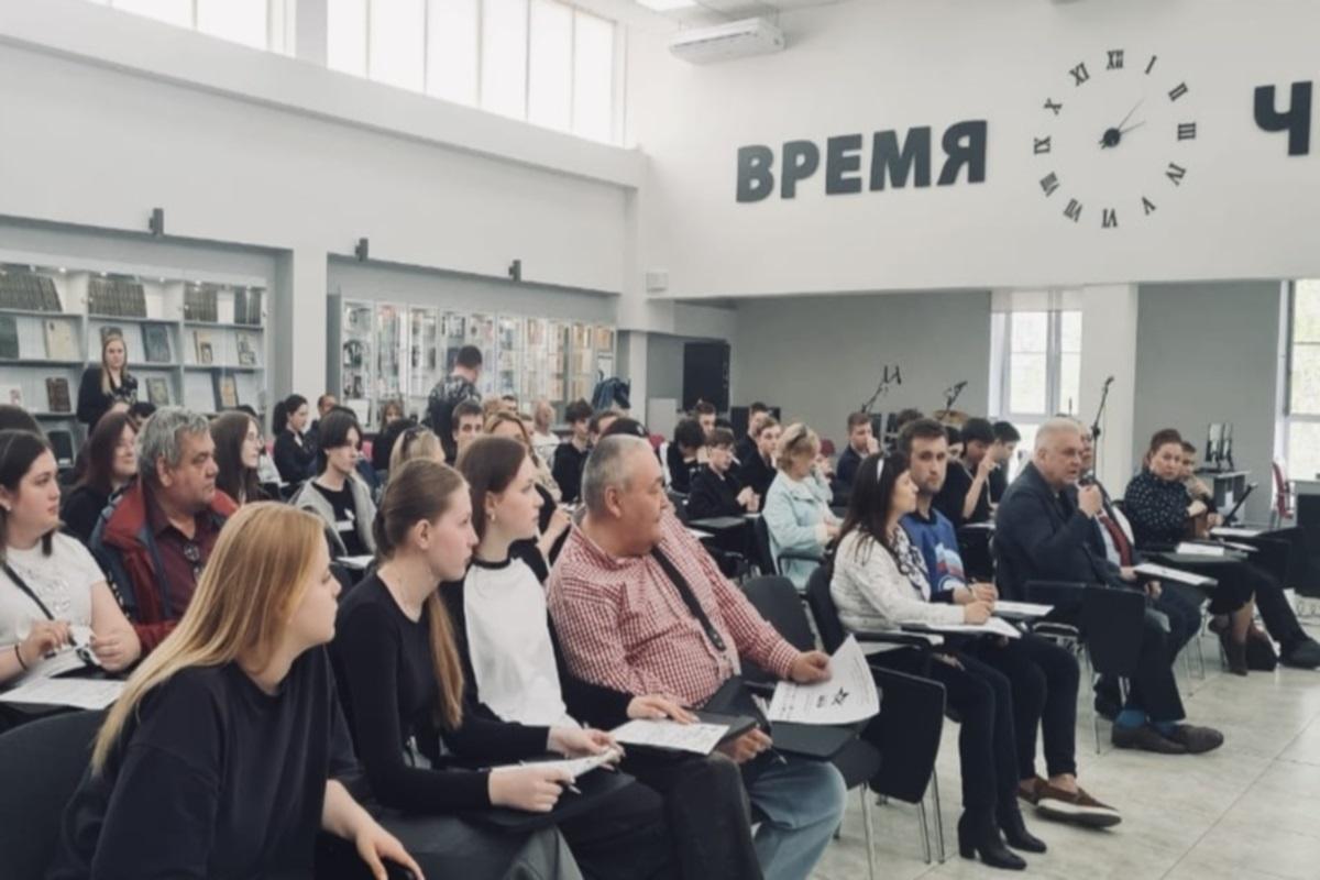 В Магнитогорске участники «Диктанта Победы» проверили себя на знание исторических событий ВОВ