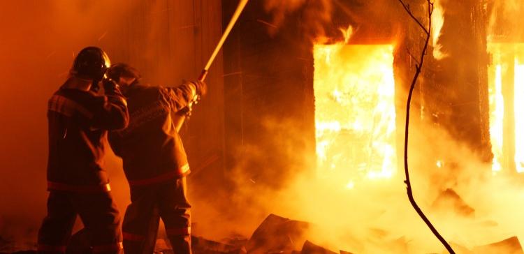 В Москве при пожаре в строительных бытовках погиб рабочий