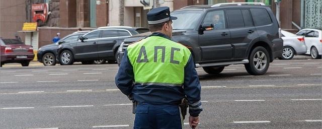 В Москве сбитый таксистом инспектор ДПС упал с эстакады ТТК и погиб