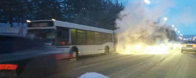 В столице Кузбасса загорелся рейсовый автобус