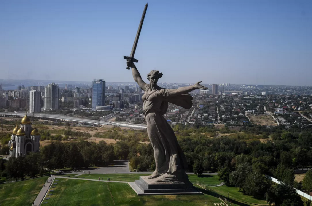 В Волгограде мужчина скончался во время экскурсии на Мамаевом кургане