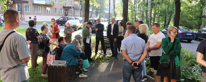 Алексей Воробьев провел встречу с жильцами домов 5-7 в микрорайоне Г Пущина