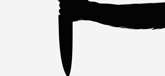 В Омске женщина в порыве ссоры ударила супруга ножом в грудь
