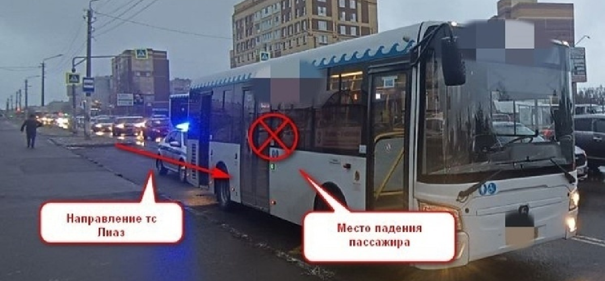 В Костроме пенсионерка не успела войти в автобус и получила ушибы