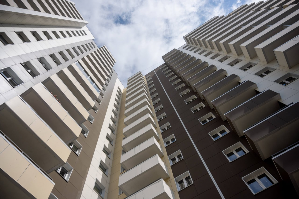 Руслан Болотов: В 2026 году по новой программе расселения аварийных домов планируем предоставить жилье почти 800 жителям Иркутска