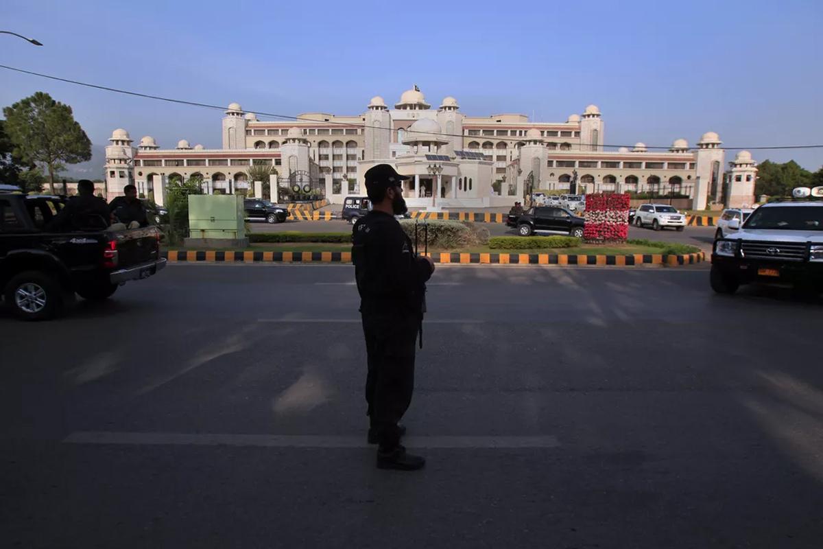 ЦБ Пакистана: власти поддержат бизнес при переходе на расчеты в нацвалютах