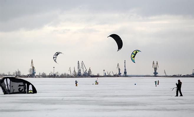 В Казани стартовал открытый турнир по зимнему кайтингу