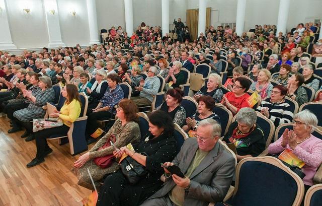 Губернатор Игорь Руденя в преддверии Международного дня пожилых людей поздравил жителей Тверской области старшего возраста