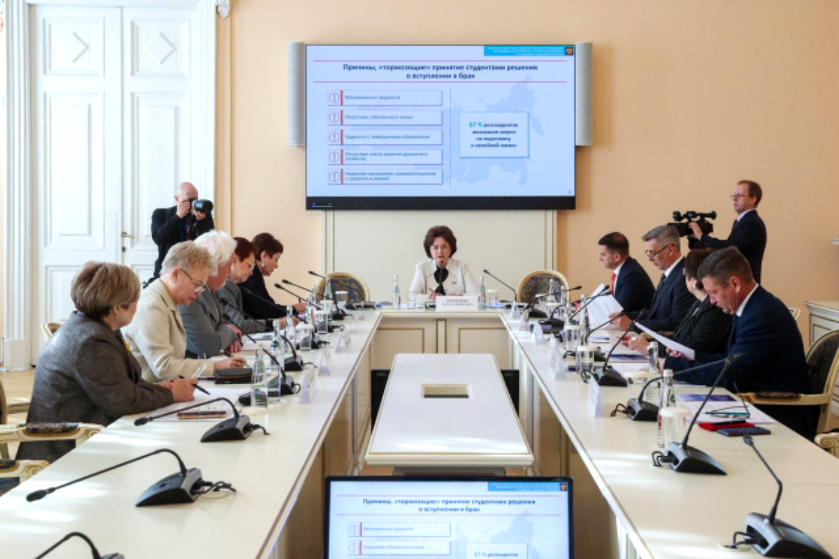 Спикер Ивановской Облдумы Марина Дмитриева: Юридическое закрепление статуса студенческих семей позволит конкретизировать государственную политику по их поддержке