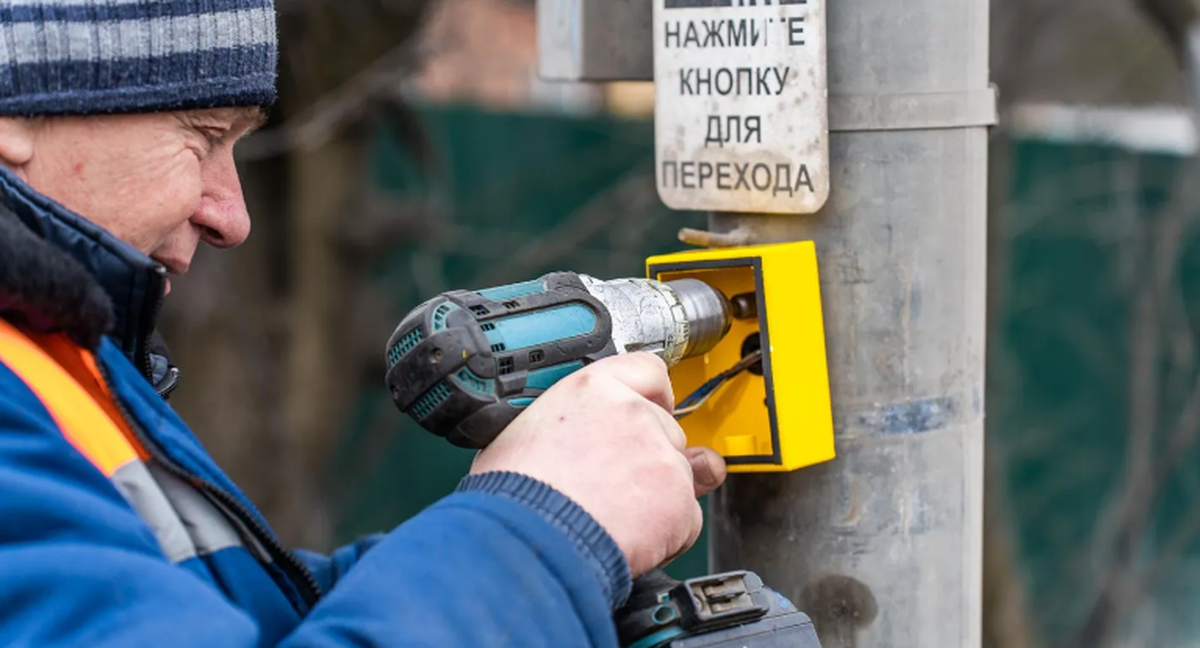 В одиннадцати округах Московской области специалисты Мосавтодора провели ремонт светофоров