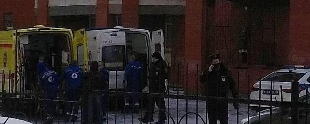 В петербургской школе шестиклассник выпал из окна 4-го этажа