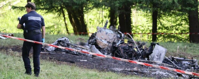 Во Франции потерпел крушение туристический самолет, пять человек погибли