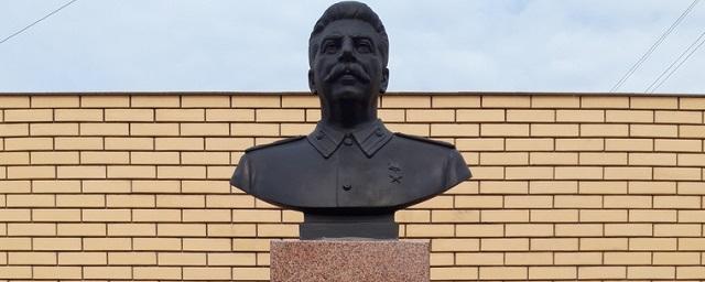 Песков: Нельзя отрицать, что Сталин является частью нашей истории
